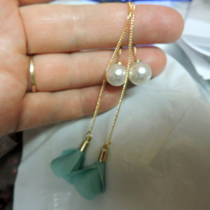 beautiful threader earrings ... flower drop, pearl push earrings 5" long .. NWOT